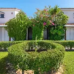 Elefteria Apts&Suites