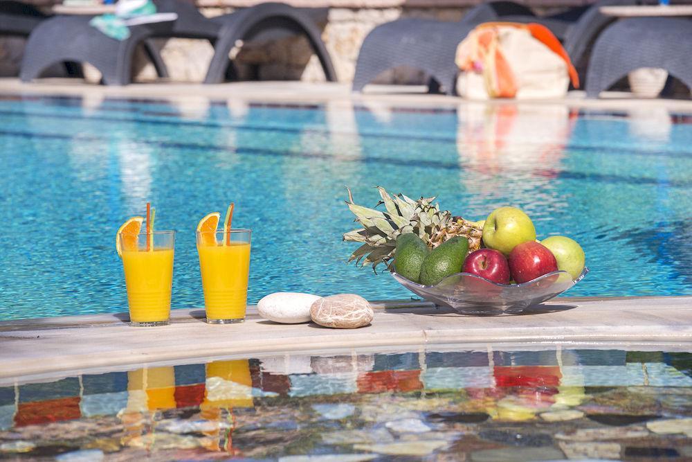 Elefteria Apts&suites Aparthotel