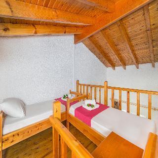 Elefteria Apts&suites Aparthotel