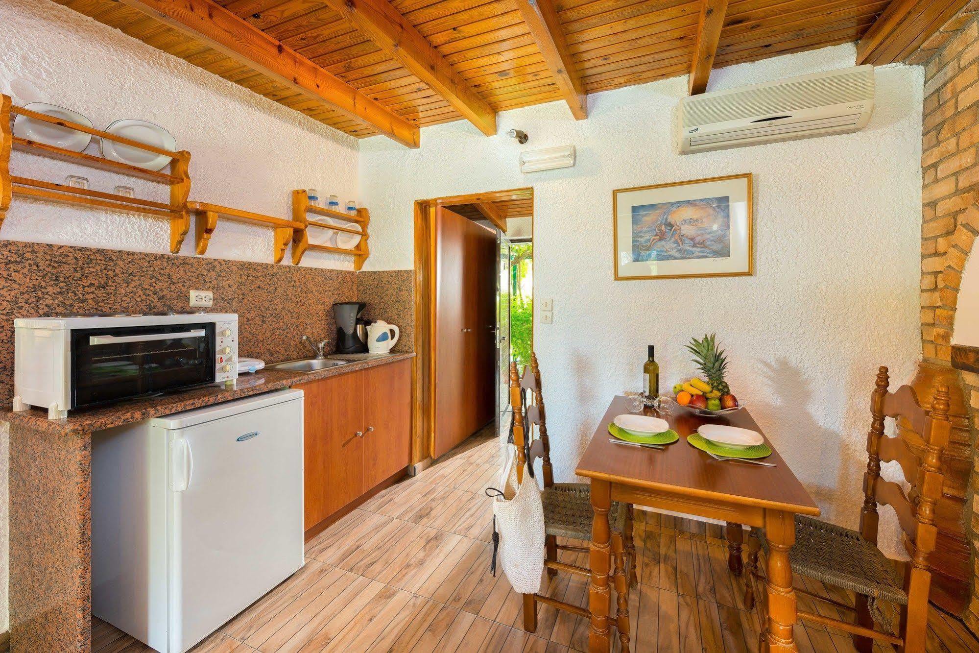 Aparthotel Elefteria Apts&suites 3*