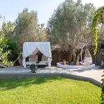 Elefteria Apts & Suites